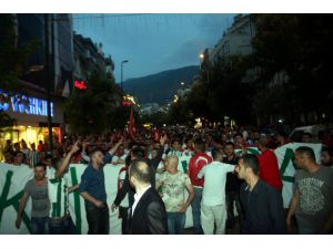 Bursasporlu Taraftarlardan Bayrak İndirme Tepkisi