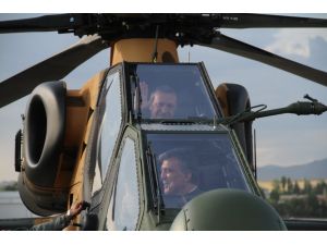 Cumhurbaşkanı Abdullah Gül Ve Başbakan Recep Tayyip Erdoğan T-129 Atak Kokpitine Bindi