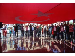 Kilisliler, Lice’de Türk Bayrağının İndirilmesini Protesto Etti