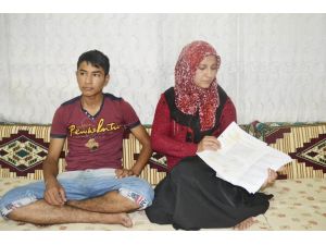 Üzerine Kapı Devrilince Sağır Kalan Çocuğun Ailesi Hukuk Mücadelesi Veriyor