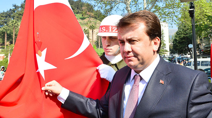  “Bayrağımıza  Alçakça Yapılan Saldırıyı Şiddetle Kınıyorum”