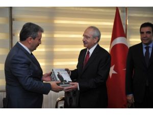 Bayrak İndirmenin Gerekçesi Olmaz