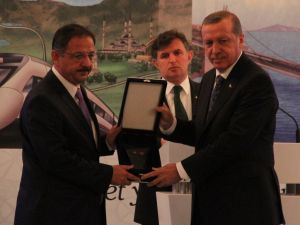 Başbakan Recep Tayyip Erdoğan, En Yüksek Oyla Seçilen Belediye Başkanlarına Plaket Takdim Etti