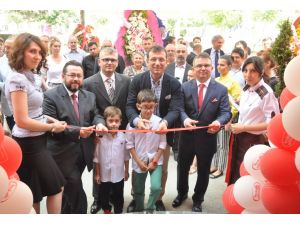 İmamoğlu, İlk Baklavayı Güllüoğlu’nun Elinden Yedi