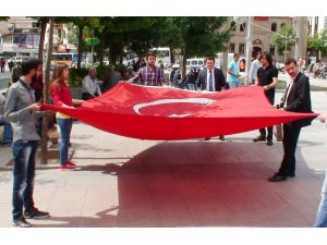 Türk Bayrağının İndirilmesine Tepki Yürüyüşü
