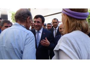 Bakan Yılmaz, Amasyada Turistlere Rehberlik Yaptı