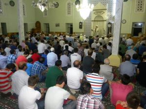 6 Asırlık Cami Berat Kandili’nde Doldu Taşı