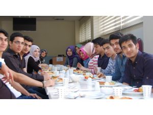 Liseli Gençlerin Mezuniyet Programı