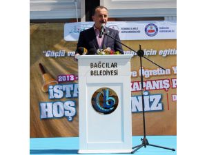 Karnelerini Alan Çocuklar Havuza Koştu