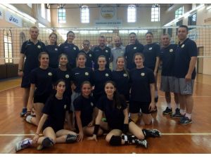 Vakıfbank Yıldız Kız Takımı Şampiyonluk İçin İddialı