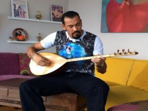 “Türkü Baba” Servet Çetin’den Etkileyici Bağlama Performansı