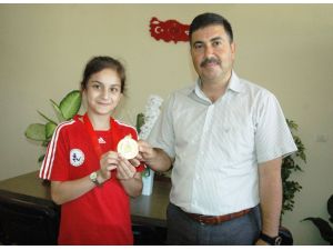 Dünya Şampiyonu Taşpınar, Sevinçle Karşılandı