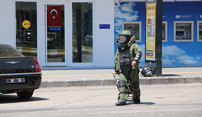 Şüpheli Çanta Polisi Harekete Geçirdi