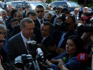 Başbakan Erdoğan, Trabzon Valiliği Çıkışında Basın Mensuplarının Sorularını Cevaplandırdı