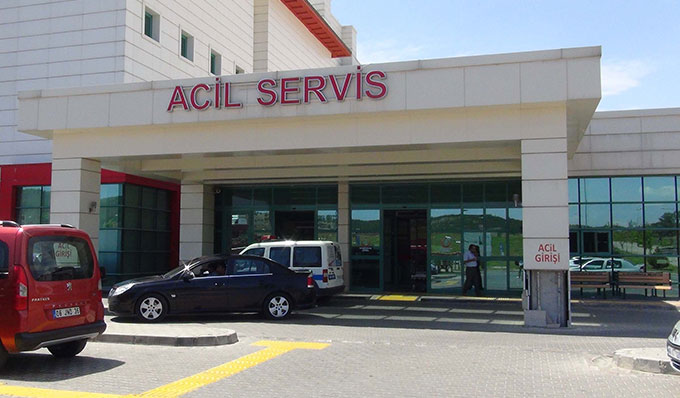 İki Otomobil Kafa Kafaya Çarpıştı: 9 Yaralı