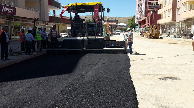 Belediye Filosuna Katılan Asfalt  Finisheri İlk Görevini Tamamladı