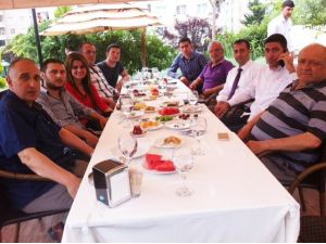 Ekşioğlu Vakfı Başkanı Ali Ekşi Gençlerle Kahvaltıda Buluştu