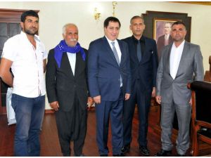 Şivan Perver’in Kardeşleri, Vali Küçük’ü Ziyaret Etti