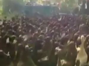 Anayolu İşgal Ettiler