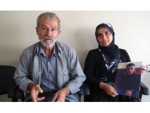 Ailesi Kaybolan Çocuklarını Fotoğraflarıyla Arıyor