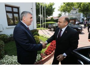 Bakan Işık Sakarya Büyükşehir Belediyesini Ziyaret Etti