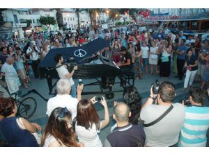 İtalyan Piyanist Soma İçin Konser Verdi