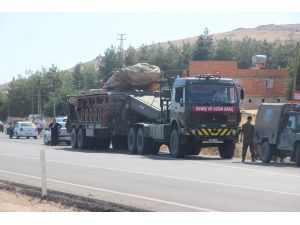 Suriyede Işidin Kontrolündeki Bölgenin Türkiye Tarafına Tank Sevkiyatı Yapıldı