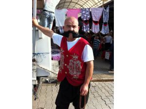Yarım Metrelik Bıyığı İle Panayırın İlgi Odağı Oldu