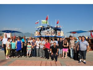 Engelsiz Mikrofon Yarışmasının Finalistleri Mavi Turda