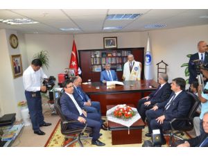 Cumhurbaşkanı Gül, Kırklareli Belediye Başkanı Ve Klü Rektörünü Ziyaret Etti