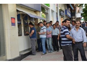 Maaşlarını Almaya Başladılar