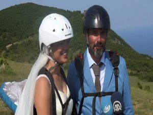 Mutluluktan Uçtular