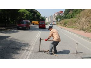Vatandaş Yola Kazık Çaktı