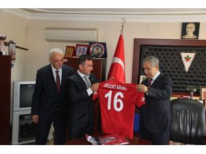Arınç: “Emekli Olunca Derviş Gibi Yürüyeceğiz”