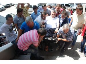 Engelliler İçin Geldiği Adliyeye 10 Kişinin Yardımıyla Çıktı