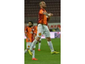 Sneijder’e Altın Plaket