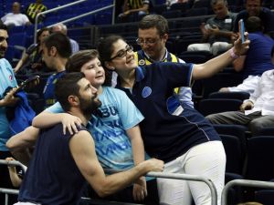 Fenerbahçe Ülker-galatasaray Lıv Hospıtal Maçı Tatil Edildi
