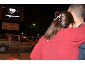 Sevgiliye Sürpriz Evlenme Teklifi