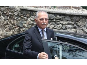 Cumhurbaşkanı Gül’ün Beklendiği Camiye İhsanoğlu Geldi