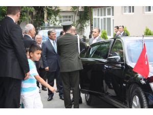 Cumhurbaşkanı Gül, Davutoğlu İle Birlikte Kalenderüstü Camii’ne Geldi