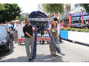 Kürtçe Müzik Yasağına Kürtçe Müzikli Halayla Protesto