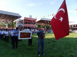 Tarihi Kırkpınar Yağlı Güreşleri Başladı