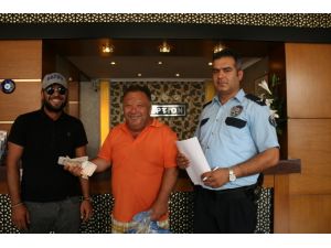 (Özel Haber) Otelde Unuttuğu 11 Bin Tlyi Bulan Görevliye 250 Euro Bahşiş Verdi