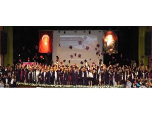 Maltepe Üniversitesi 14. Dönem Mezunlarını Törenle Uğurladı