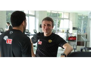 Eskişehirsporda Yardımcı Antrenörü Mutlu Topçu İle Yollar Ayrıldı