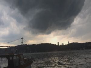 İstanbul Şimşekler Altında