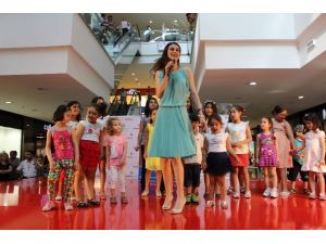 Hayranlarıyla Buluştu