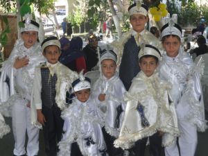 Hayırsever İşadamı 700 Çocuğu Sünnet Ettirdi