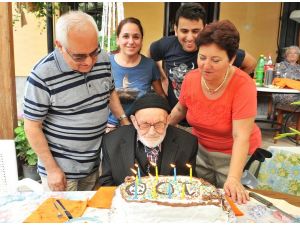 100 Yaşındaki Şahin Dedeye Sürpriz Doğum Günü Partisi
