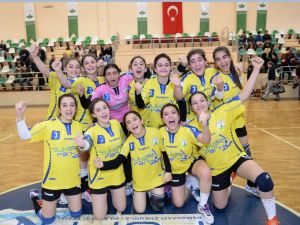 Osmangazili Bayan Hentbolculara Milli Davet
